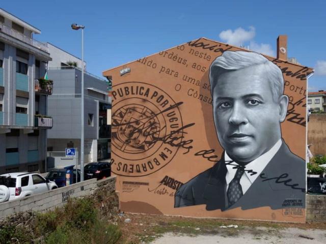 MrDheo - Aristides De Sousa Mendes - Gaia 2021 MrDheo - Aristides De Sousa Mendes - Gaia 2021 (arte urbana/street art/graffiti/mural)