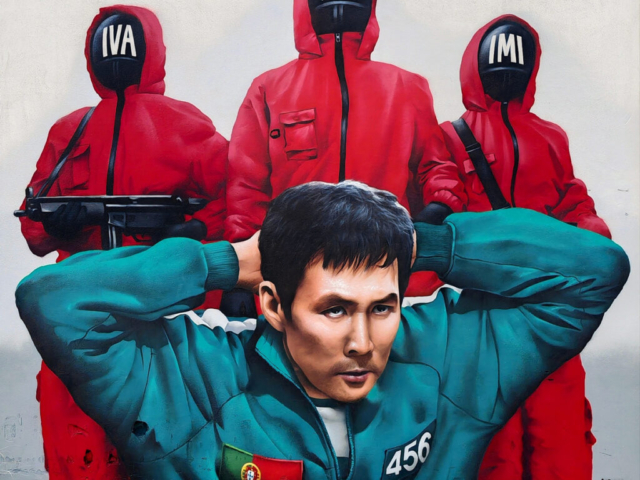 MrDheo - "Squeeze Game / O jogo do aperta" - Gaia 2025 MrDheo - "Squeeze Game / O jogo do aperta" - Gaia 2025 (arte urbana/street art/graffiti/mural)